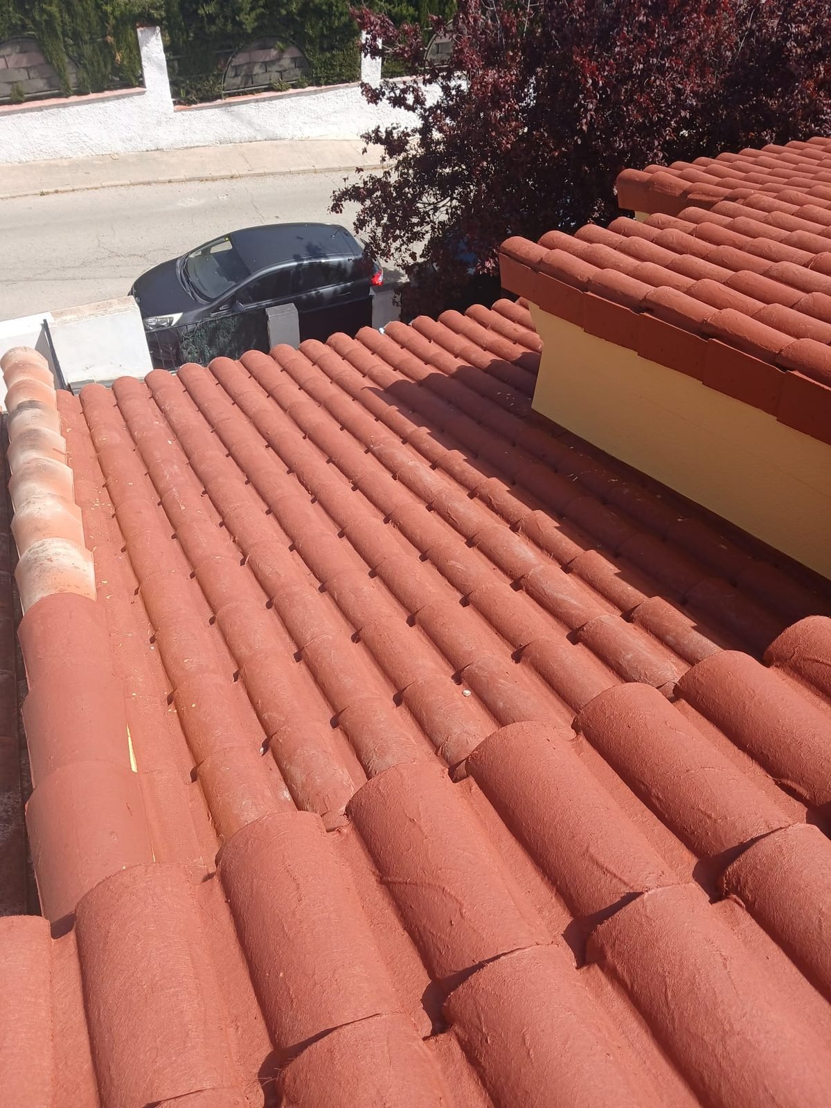 Tejado de tejas restaurado por Reformas Jiménez en Valencia